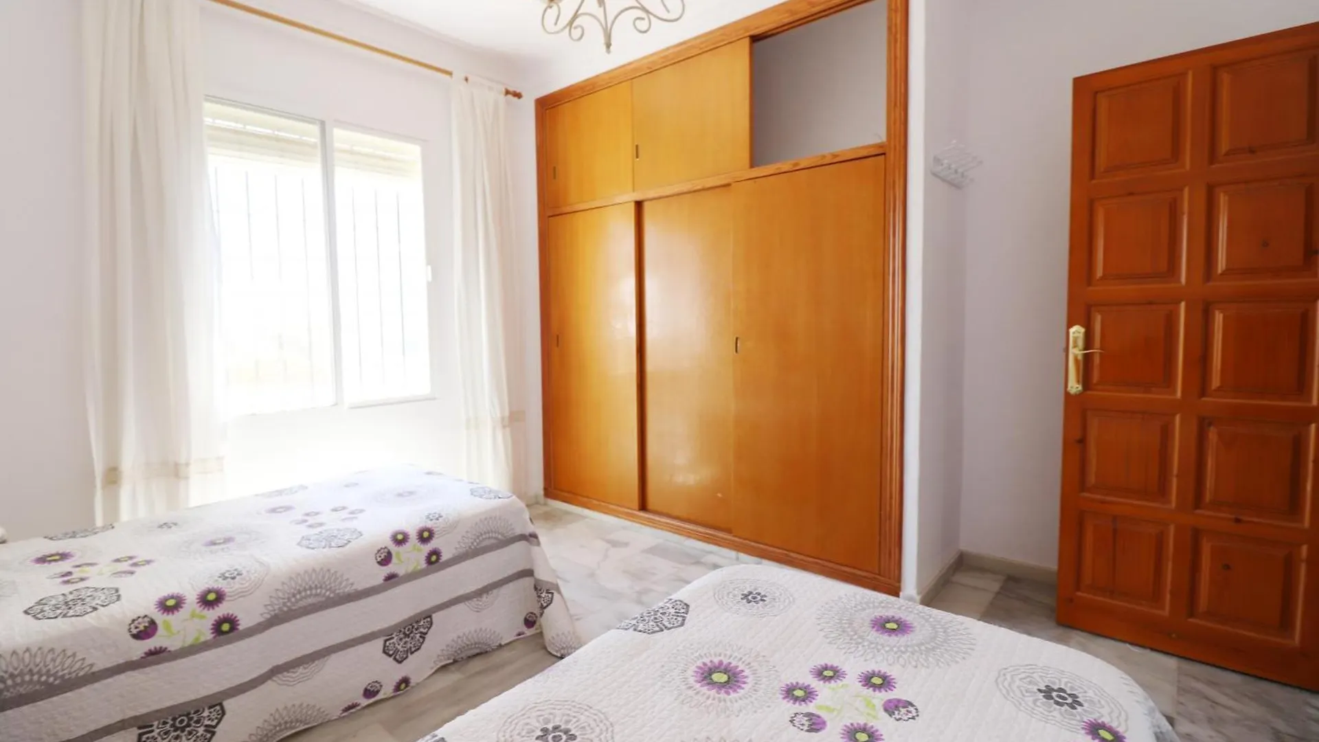 Villa Paloma Romero Spainsunrentals 1163 네르하 0*,  스페인